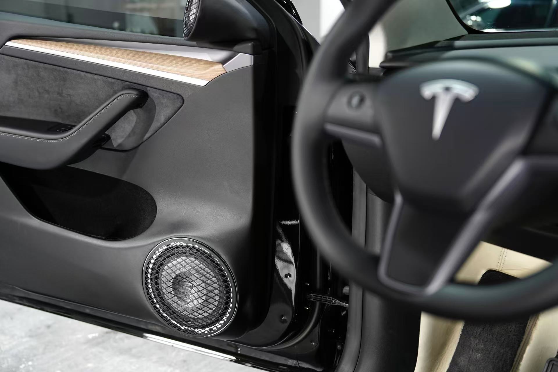 特斯拉Model Y 门板中低音倒模 劲浪乌托邦M 金属蜂窝网罩
