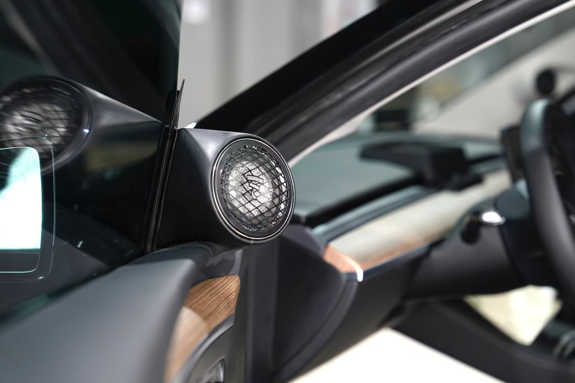 特斯拉Model Y 门板工艺 劲浪乌托邦M 铝合金装饰环